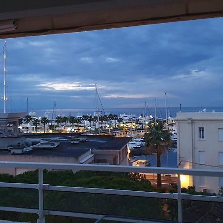 Standing Vue Mer Entre Cannes Et Antibes Golfe-Juan Luaran gambar